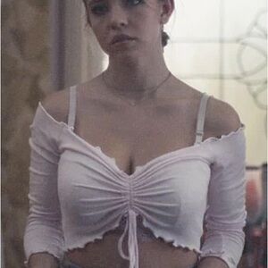 IN SEARCH OF CALLIPYGIAN PINK LETTUCE TRIM CROP TOP